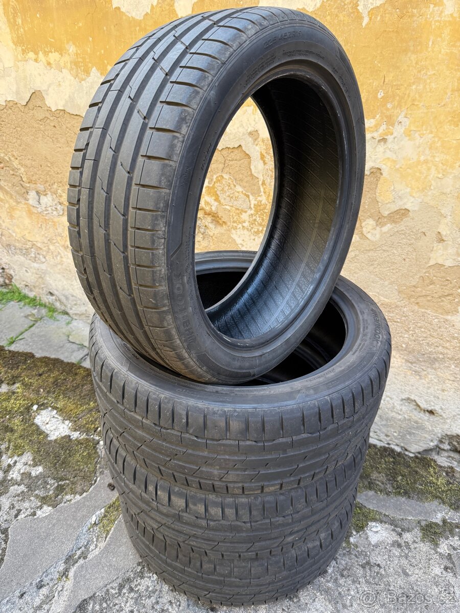 Letní sada pneu 225/45 R19 Hankook zánovní