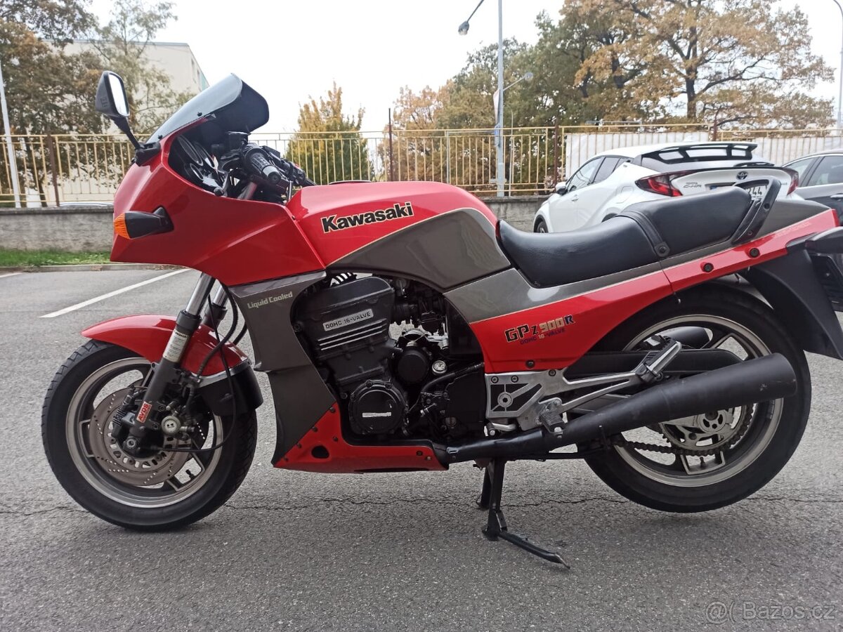 Kawasaki GPZ900r (TopGun)