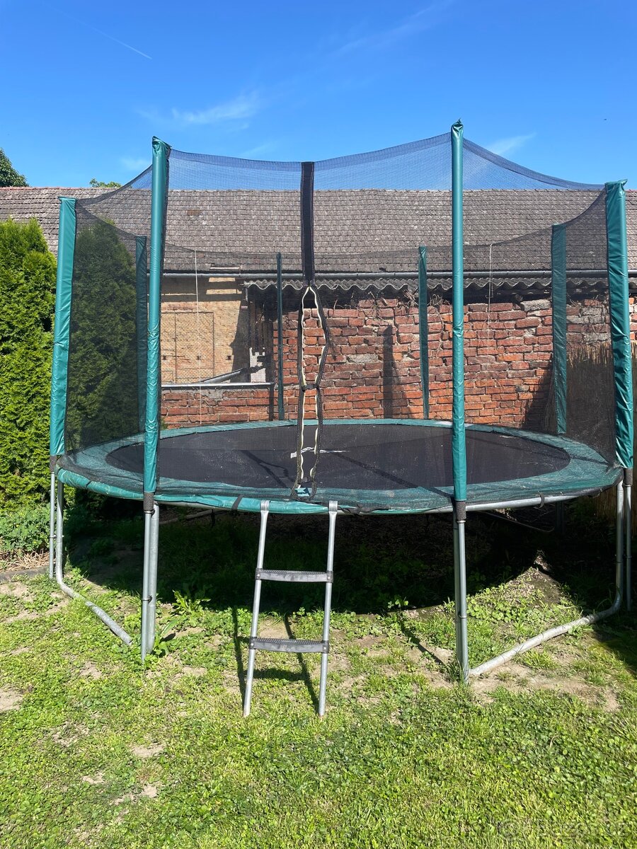 Trampolína 366