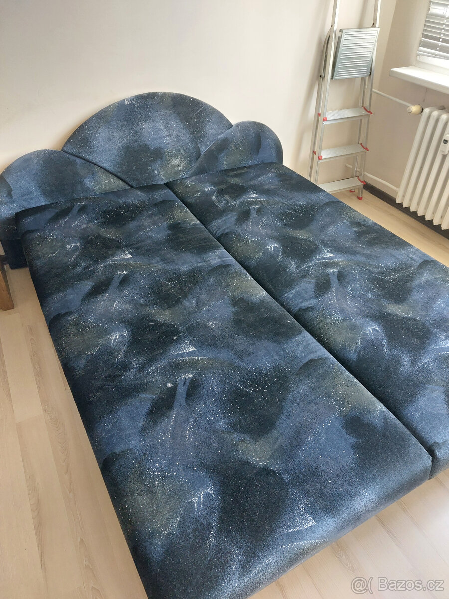 Čalouněná manželská postel