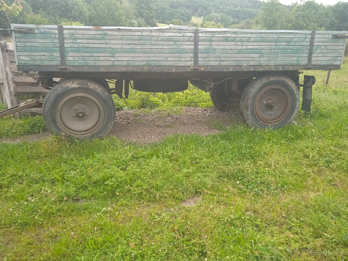 Prodám vlek 3t sklopný na obě strany, druhý vlek 2t