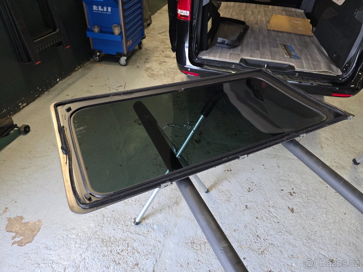 MERCEDES V 447, ROK 2018, PRAVÉ BOČNÍ SKLO ORIG