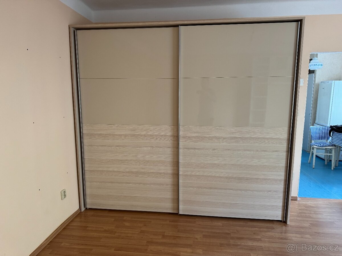 Šatní skříň