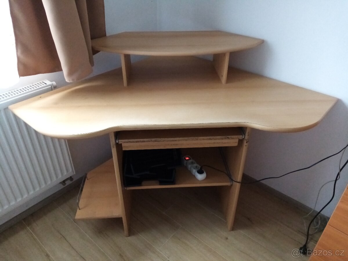 Počítačový stůl