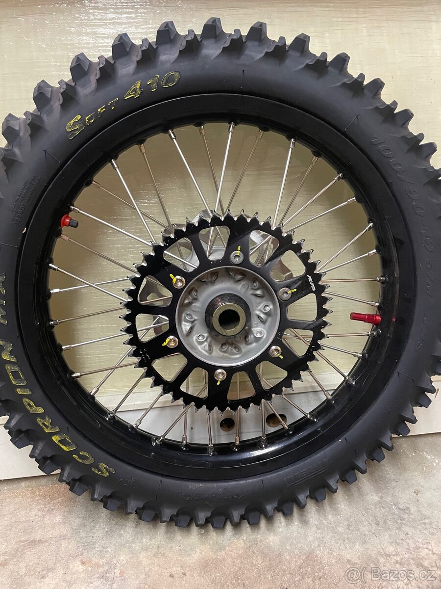 Zadní kolo na Suzuki rmz