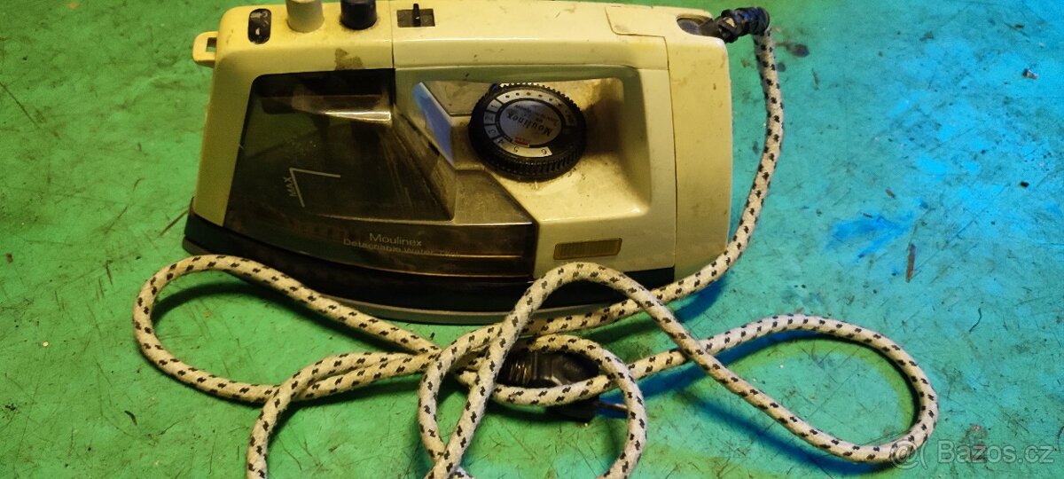 Retro žehlička Moulinex