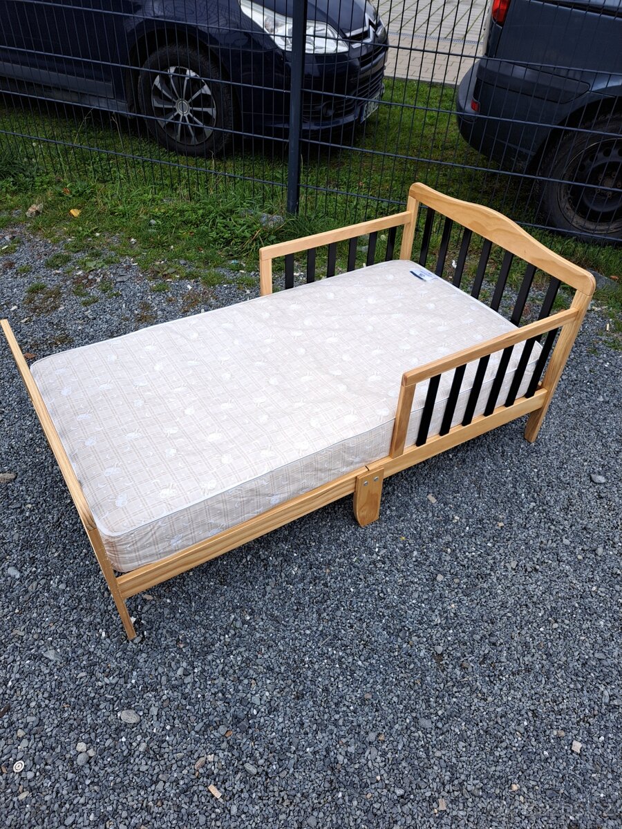 Dětská postýlka 135x75