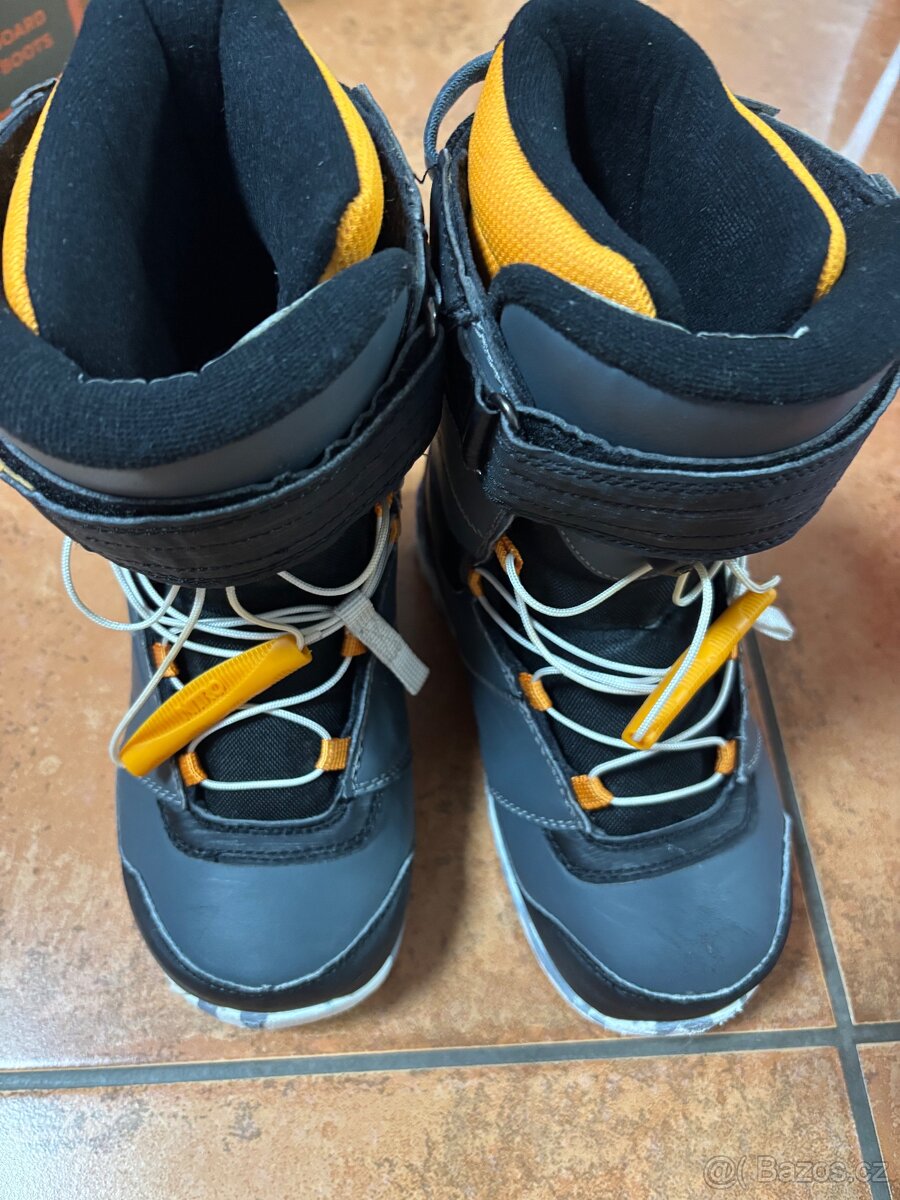 Snowboardové boty 23,5