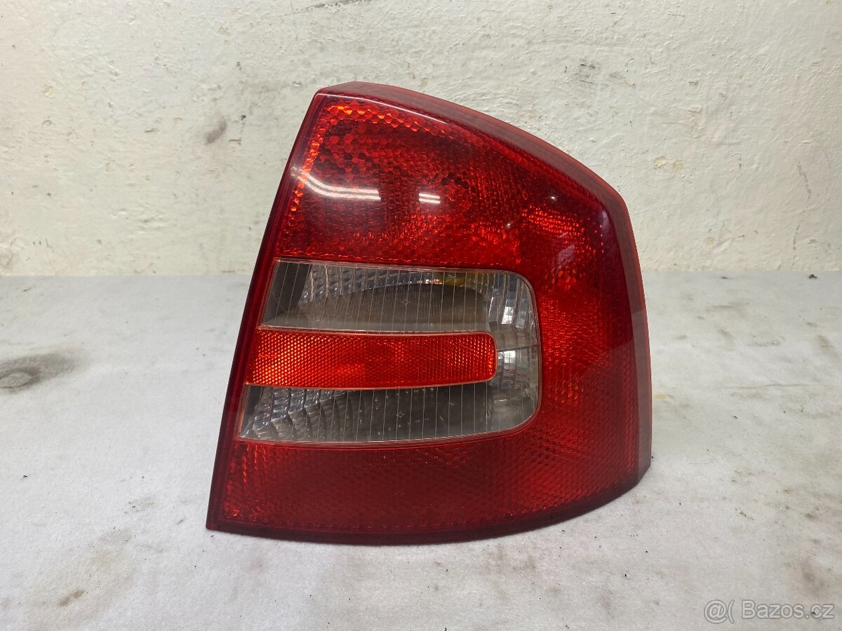 ŠKODA OCTAVIA 2 2004-2008 - PRAVÉ ZADNÍ SVĚTLO