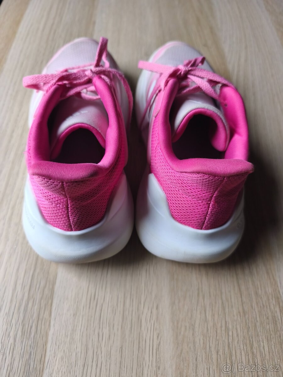 Prodám dětské sportovní boty vel.36