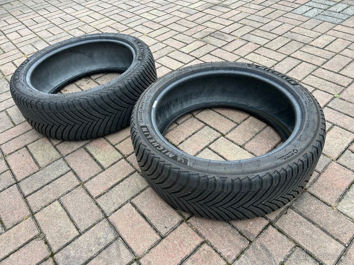 2x Michelin Crossclimate 2 suv r20 235/45