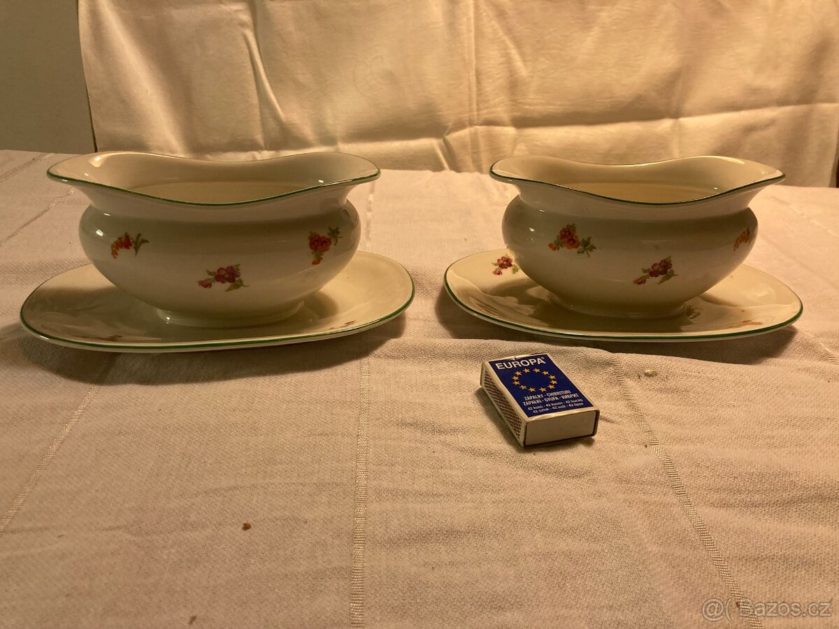 Dva stejné omáčkovníky