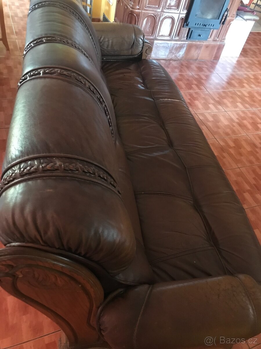 Rustikální masivní pohovka