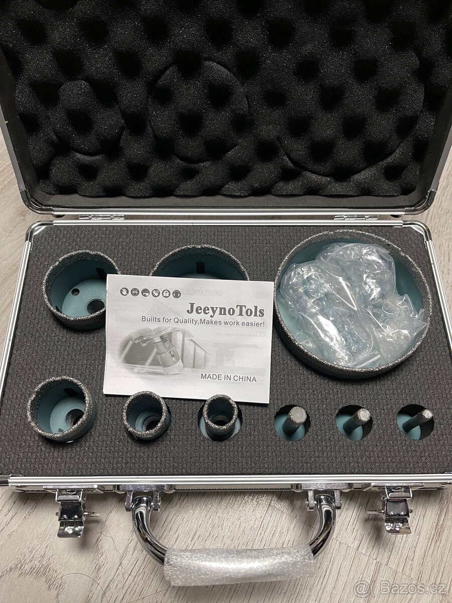 Diamantová sada 11 kusů vrtáků v kovovém kufru