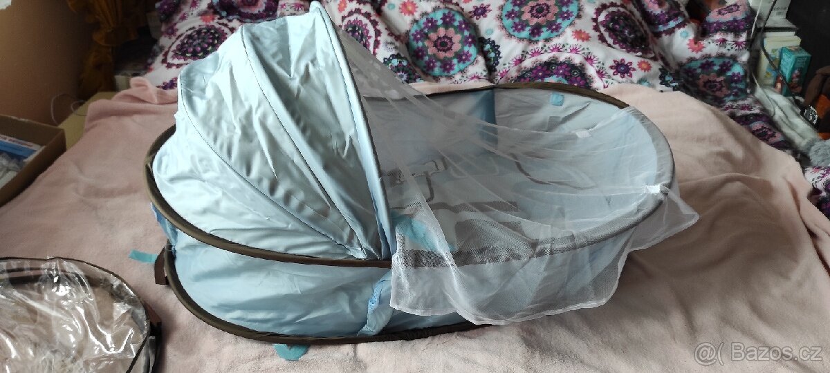 Skládací cestovní postýlka