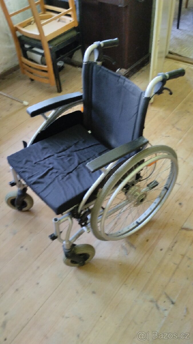 Kolečkové křeslo invalidní vozík