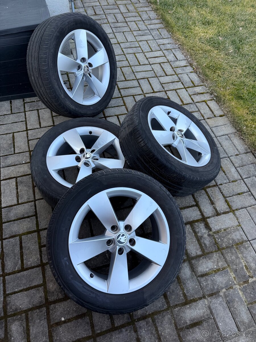 Original Skoda Karoq kola R17 s letnimi pneu