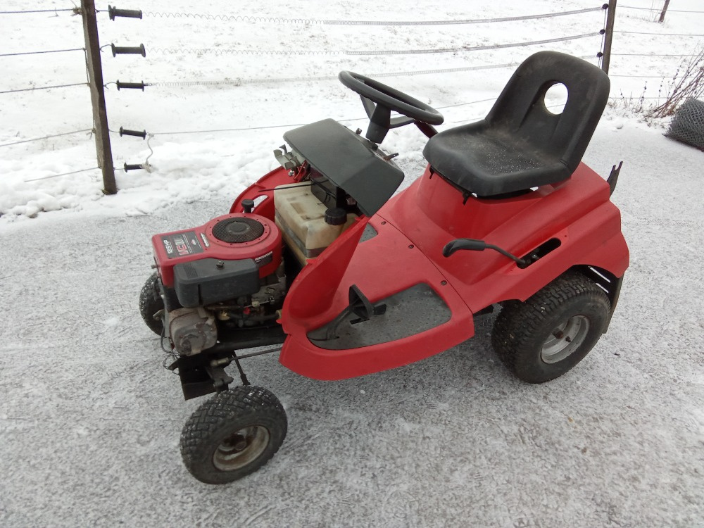 zahradní traktor traktůrek