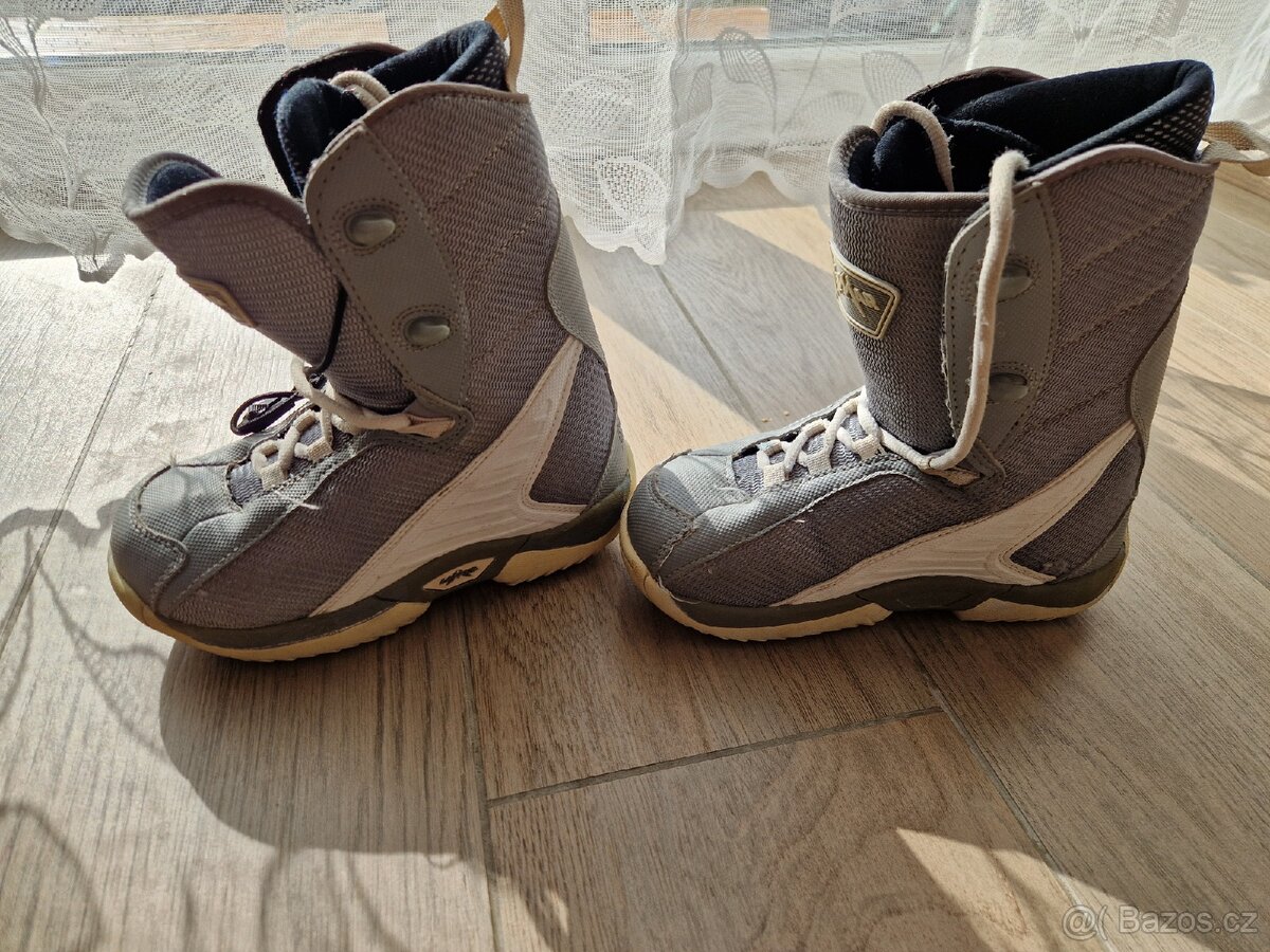 Snowboardové boty vel. 33