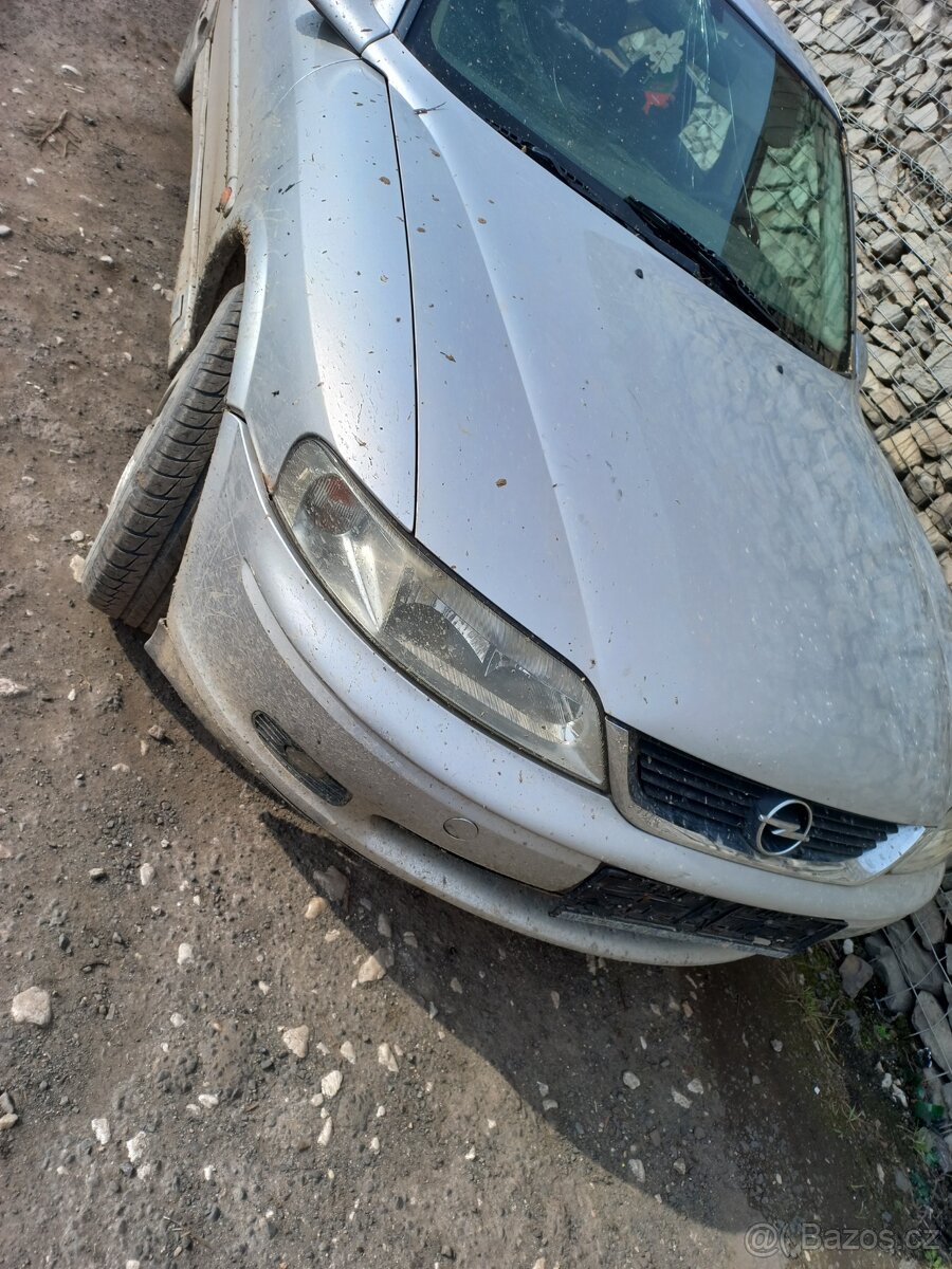 Prodám dily Opel vectra b 1.8, a 2.0 benzín