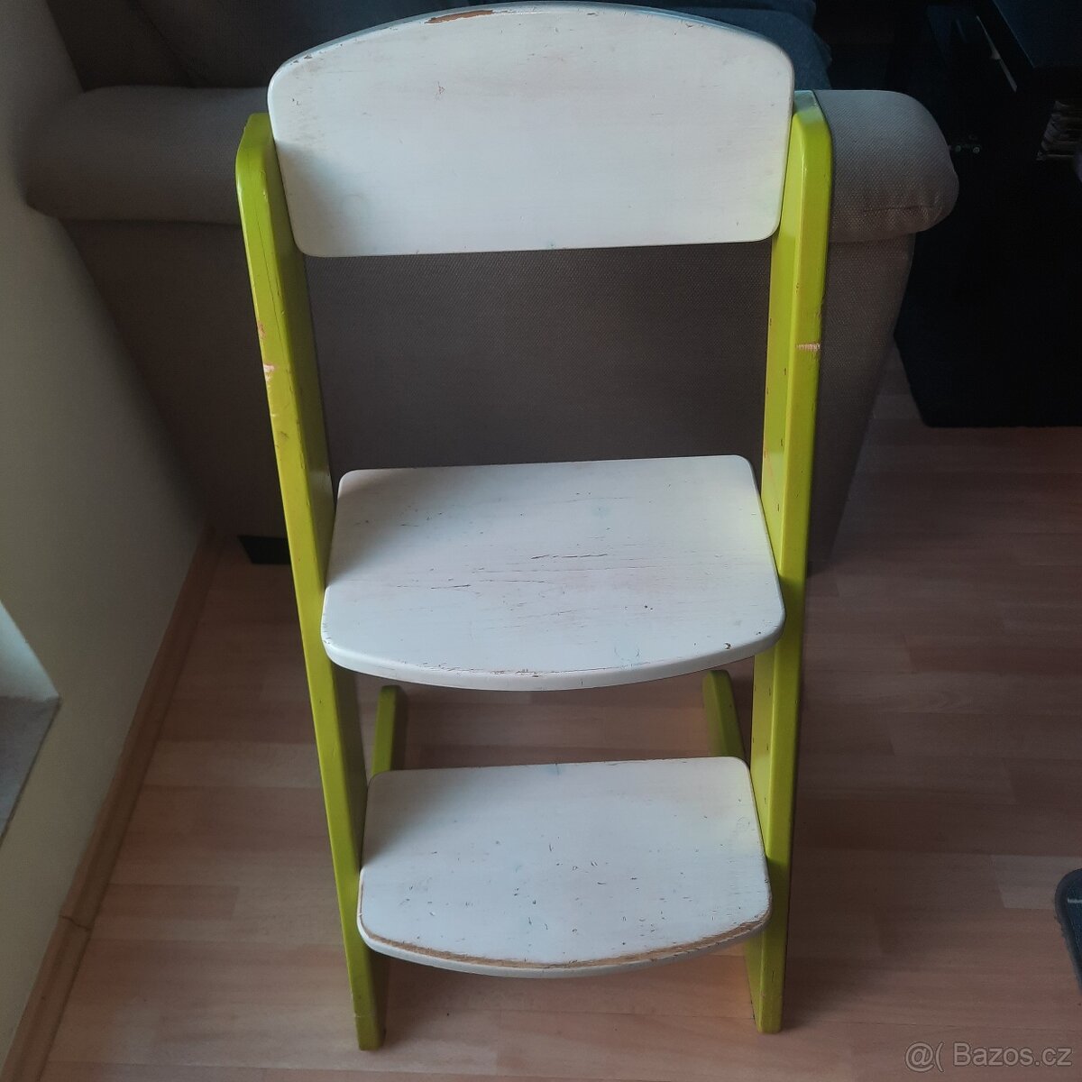 Rostoucí židle Jitro z masivu