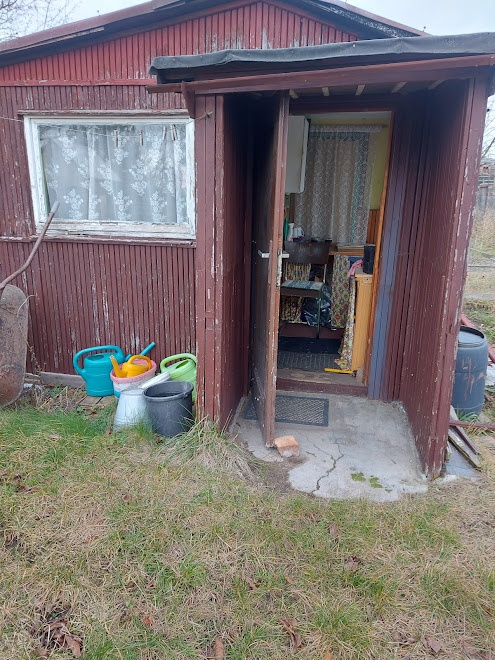 Daruji chatku, materiál za odvoz