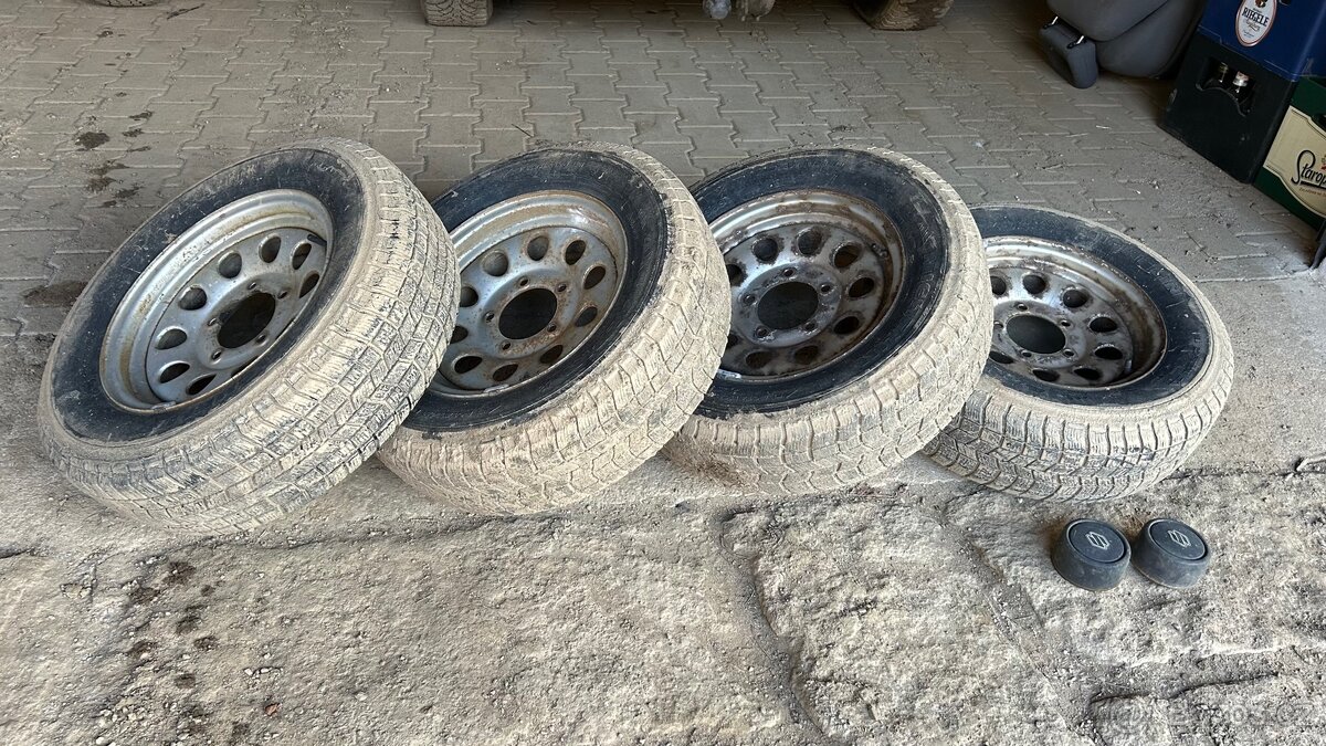 Suzuki Samurai sada zimních kol
