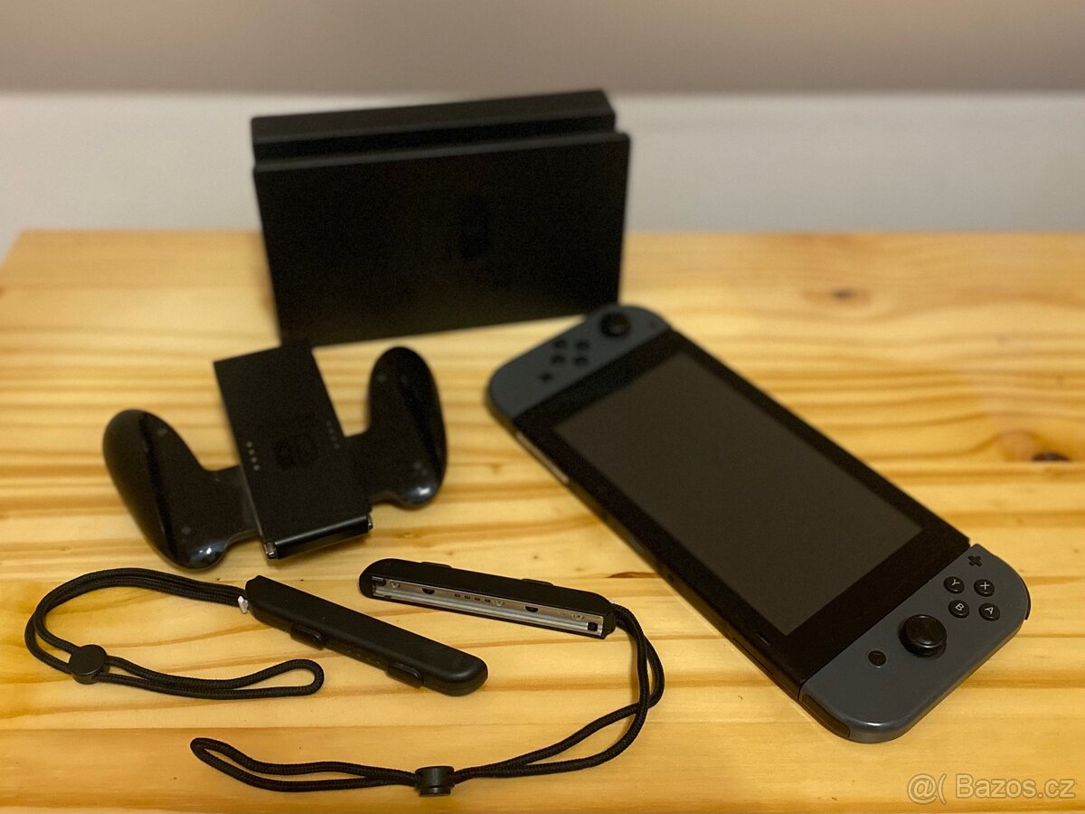 Nintendo Switch (model HAC-001) + příslušenství