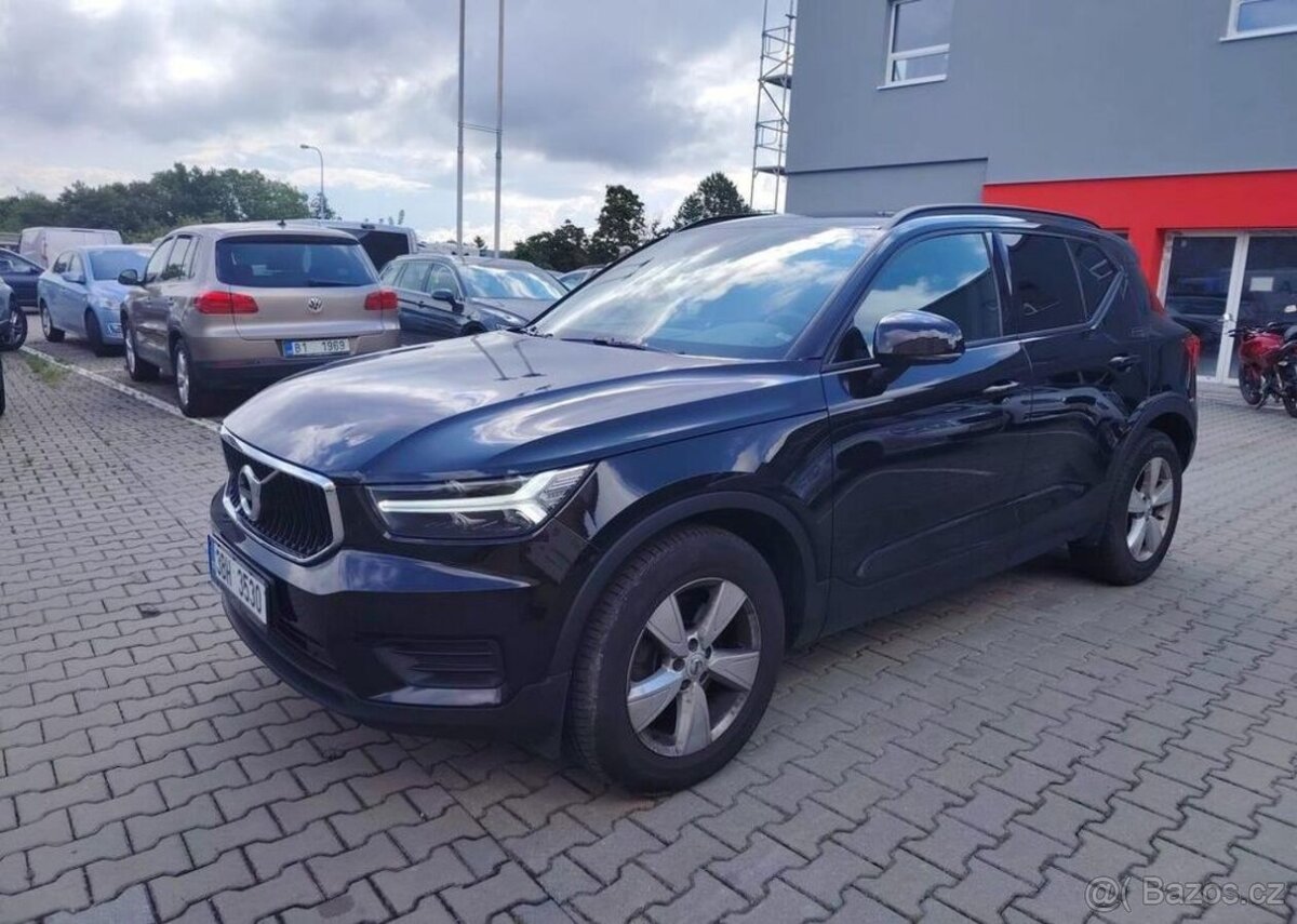 Volvo XC40 2.Oi T4 140KW,MOMENTUM,LED,AUT benzín automat
