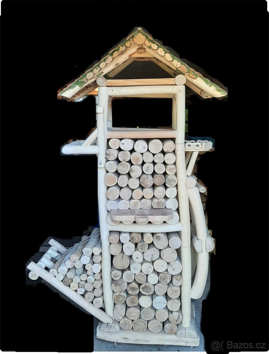 Stojan na dřevo ke krbu