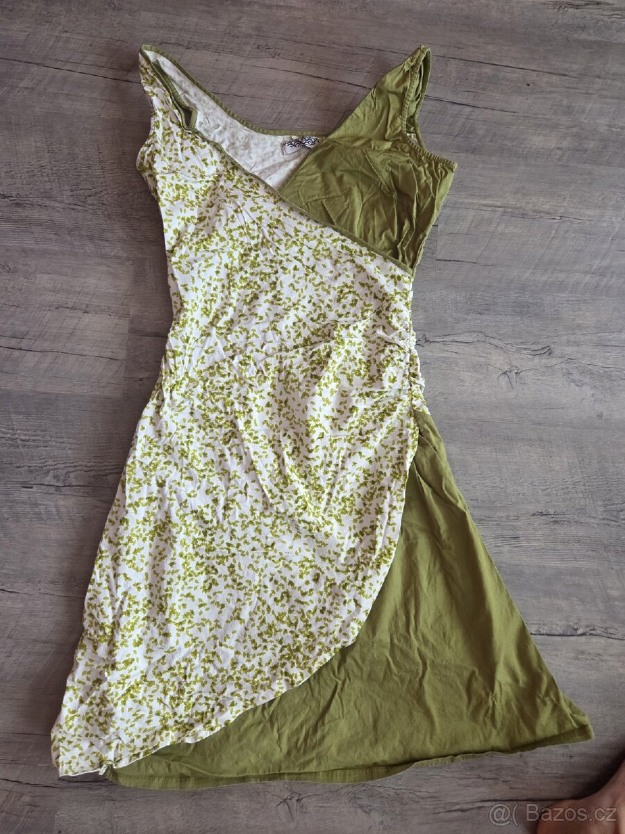 Krásně navržené šaty od Skunkfunk