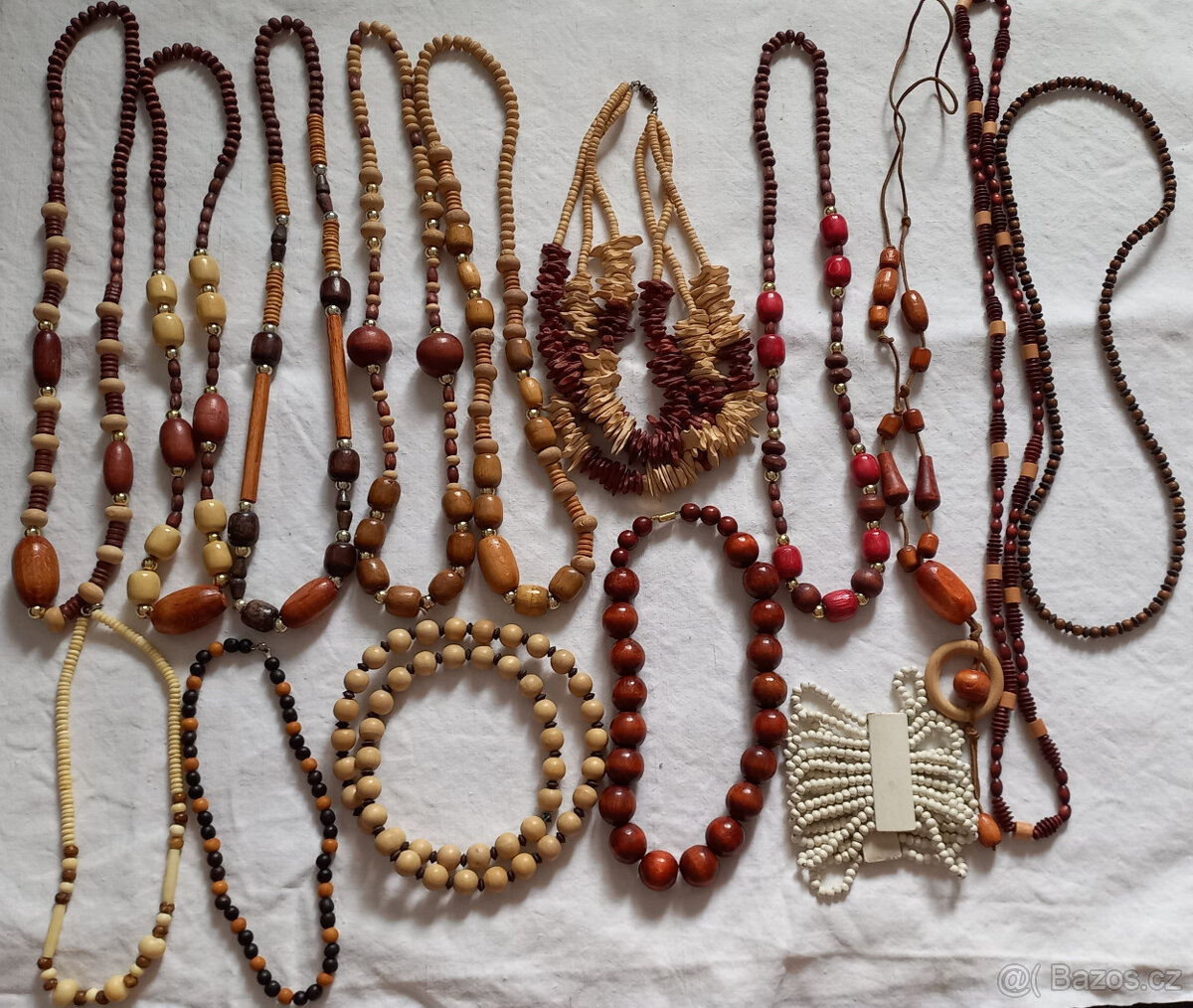 korále,náhrdelníky,prstýnky,naušnice.