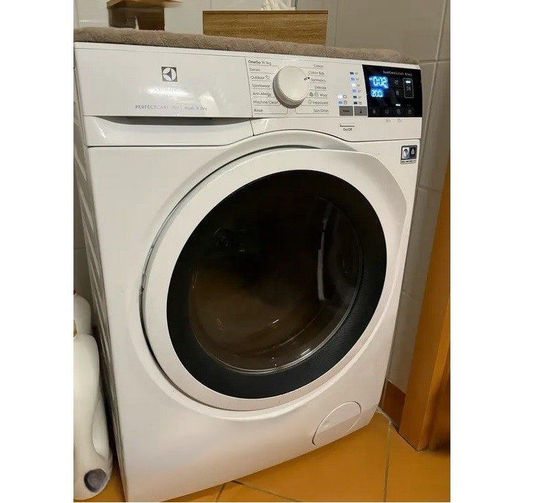 Pračka se sušičkou AEG / electrolux 2v1 7kg