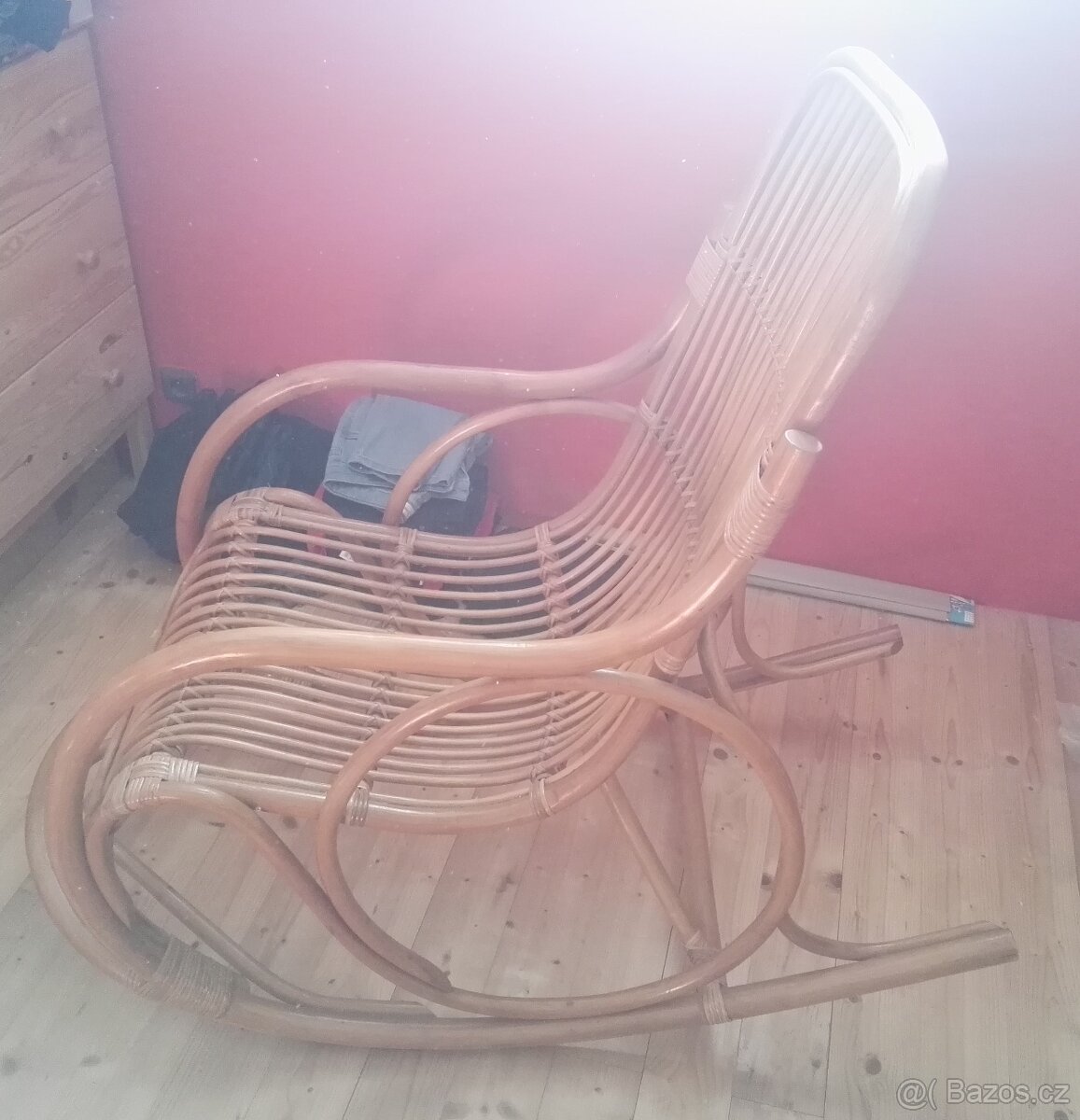 rattan houpací křeslo