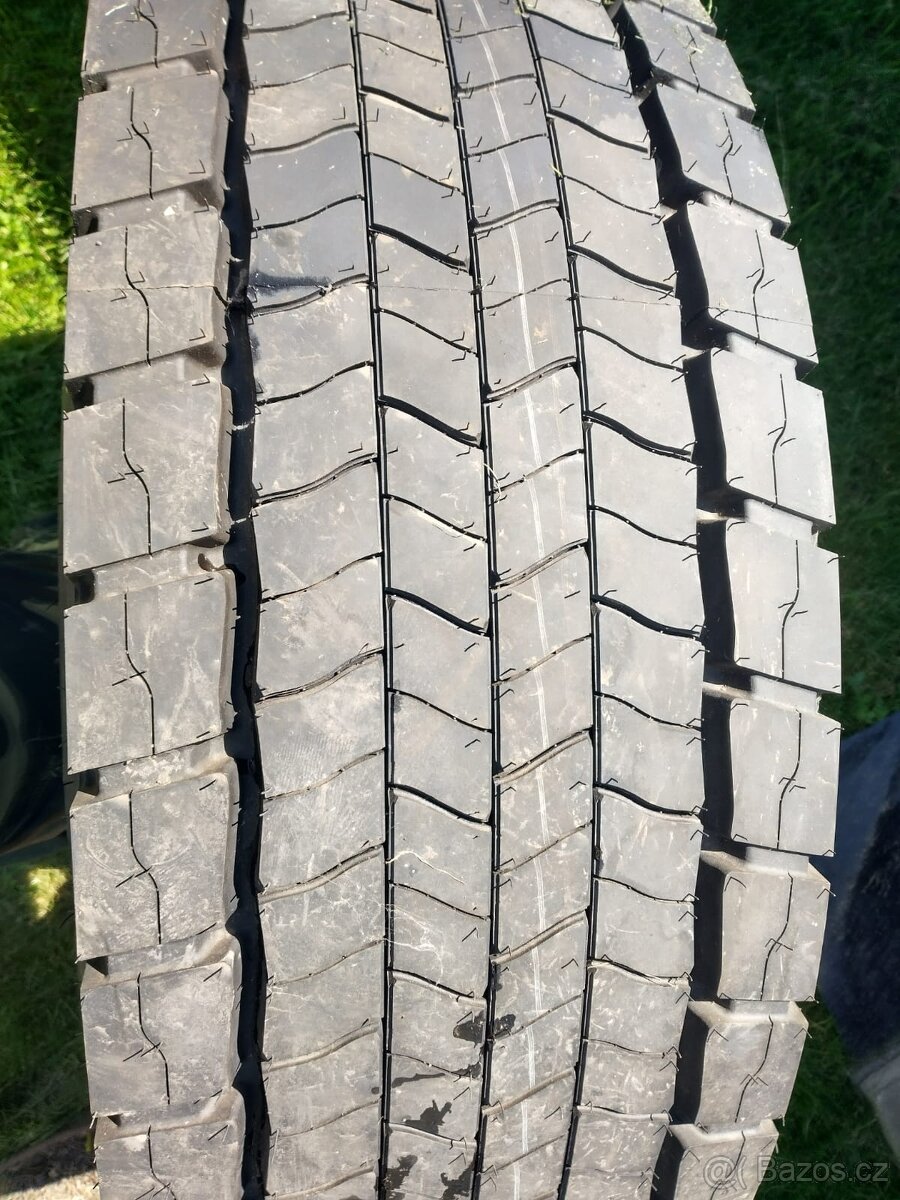 Kolo na Iveco pneu GOODYEAR FUEL MAX D315/70 R 22,5