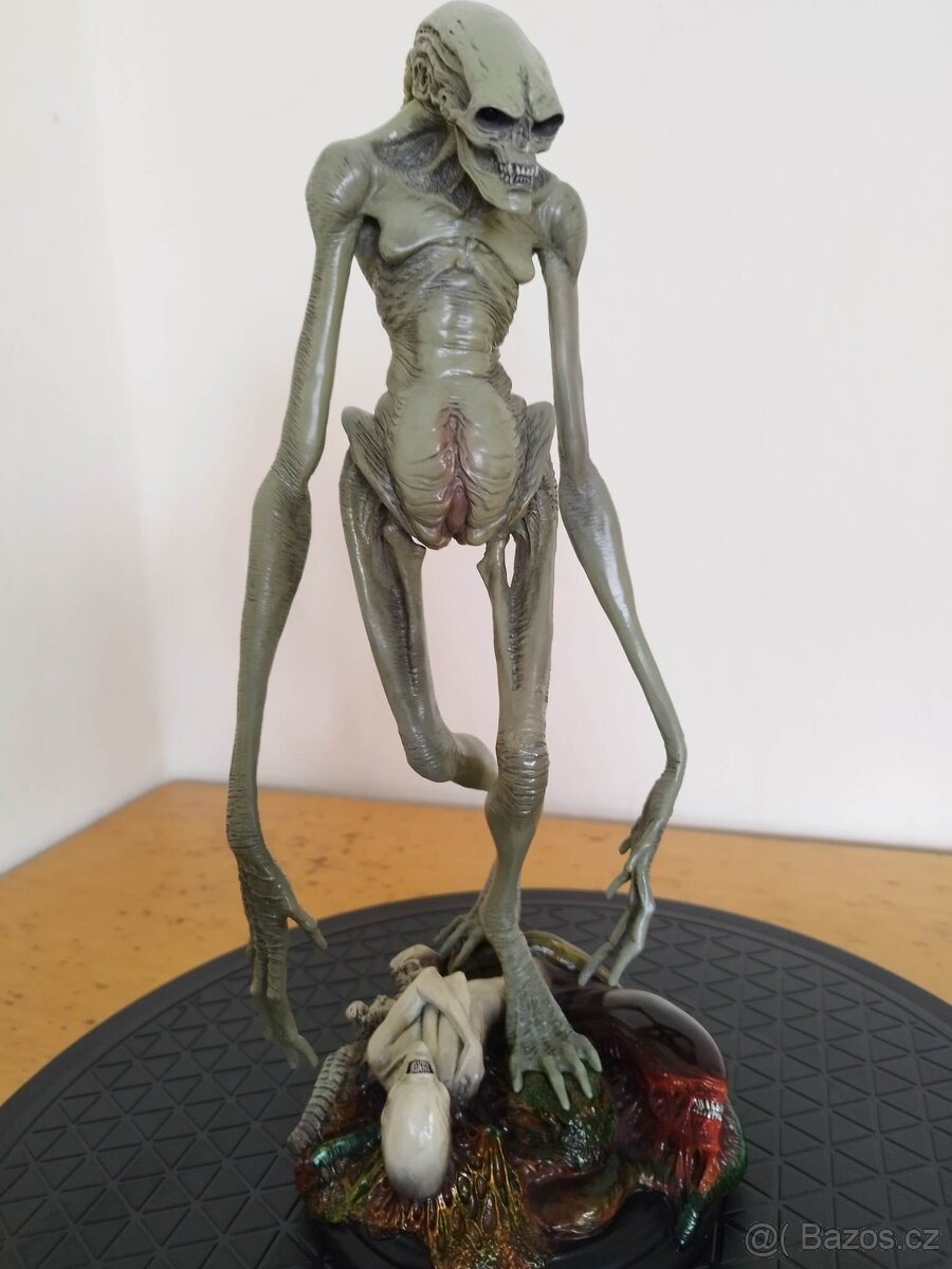 Alien Newborn Polystone Diorama 36cm Sideshow no Hot toys