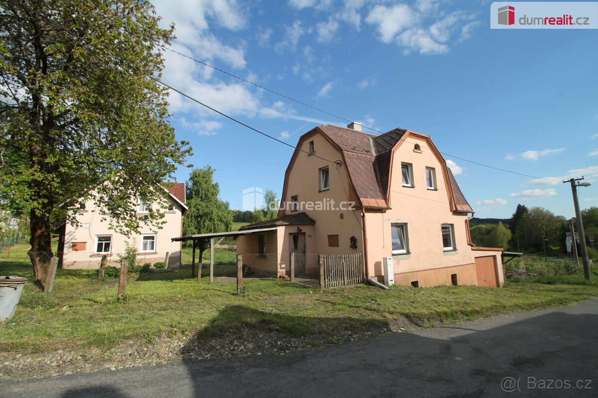 Zemědělská usedlost se dvěma rodinnými domy, stodolou, garáž