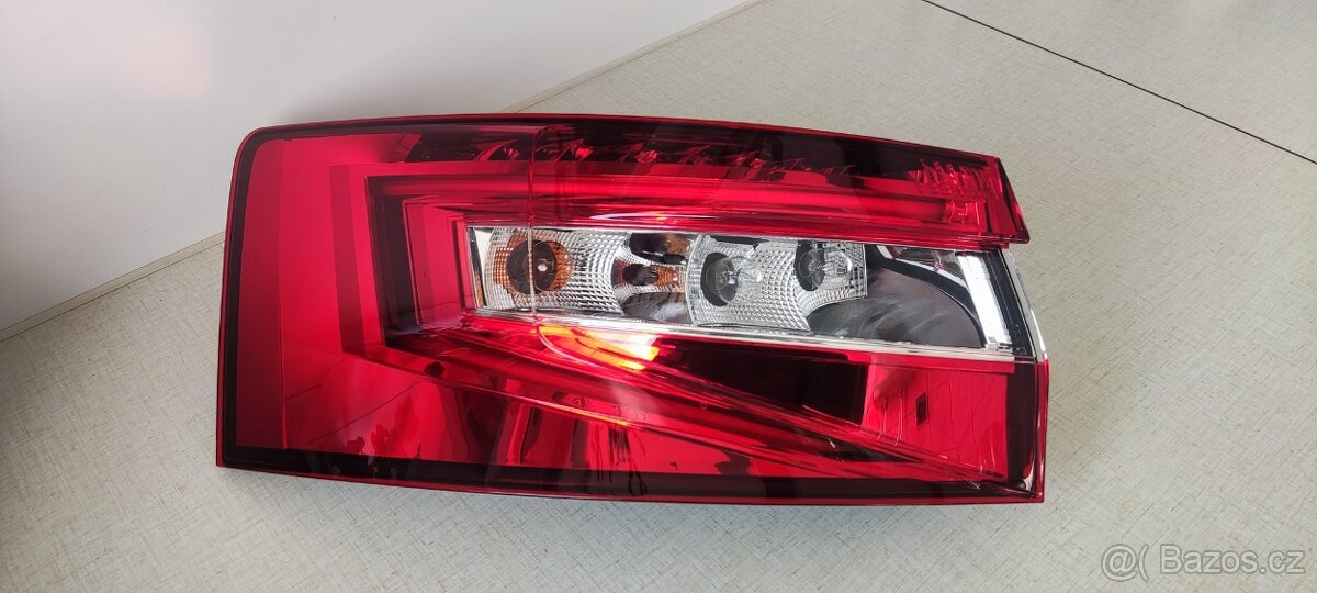 Škoda Superb III zadní světlo