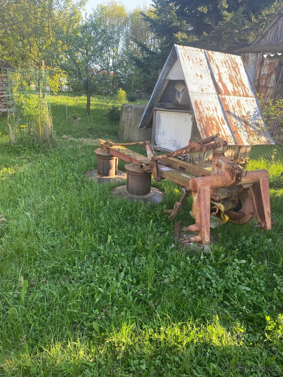 Rotační sekačka a obracák