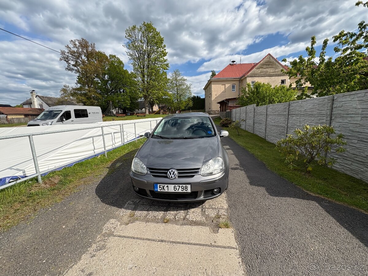 VOLKSWAGEN GOLF V