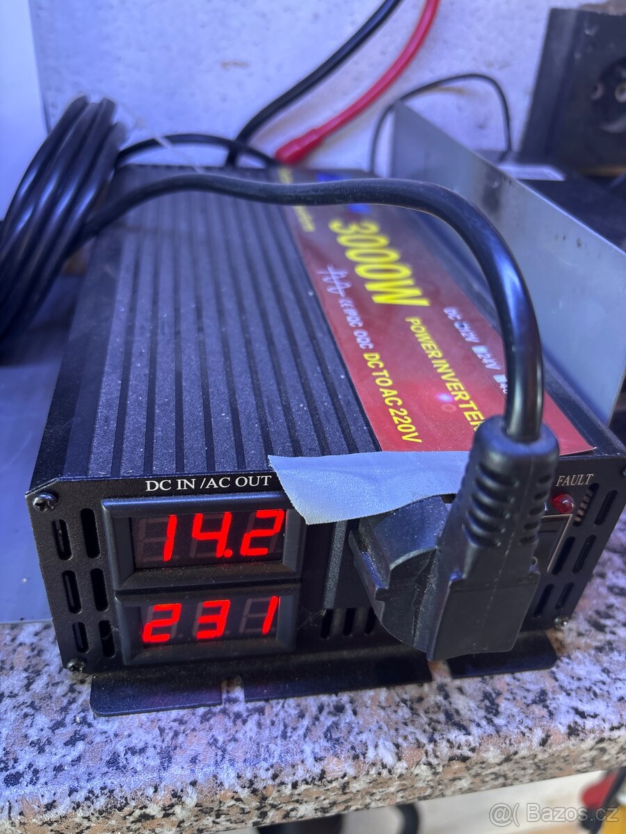 Měnič střídač 12V -> 230V 3000W