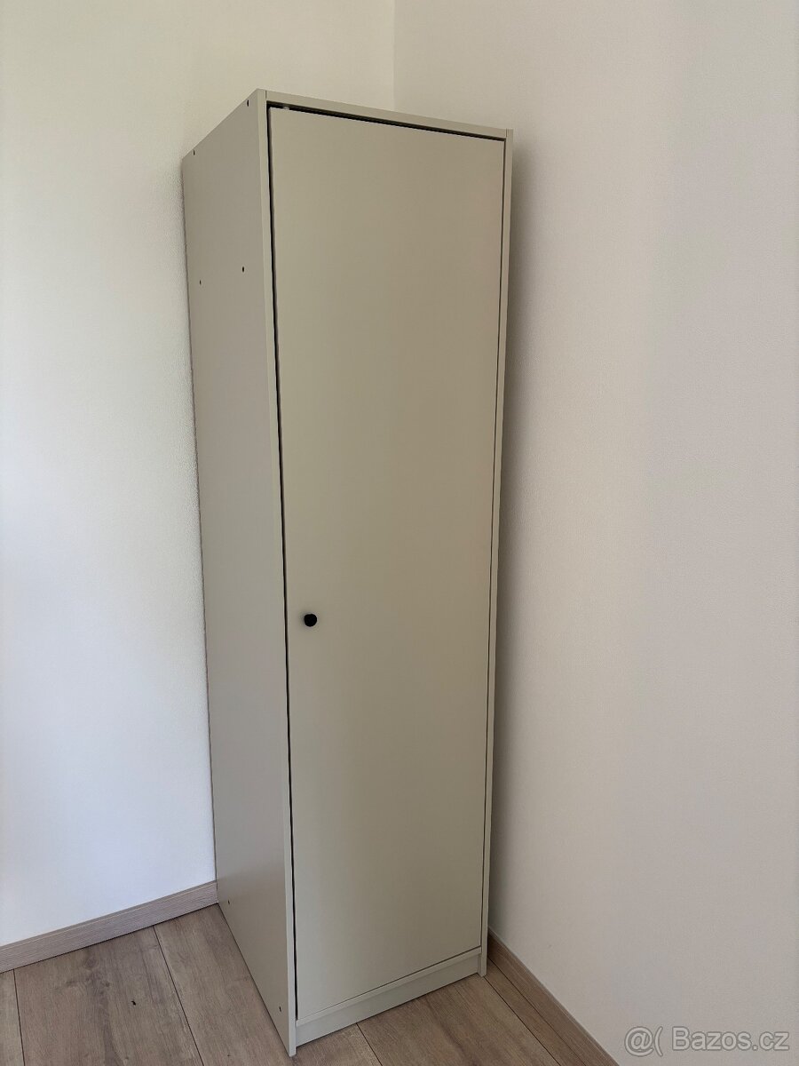 Šatní skříň Ikea Gursken