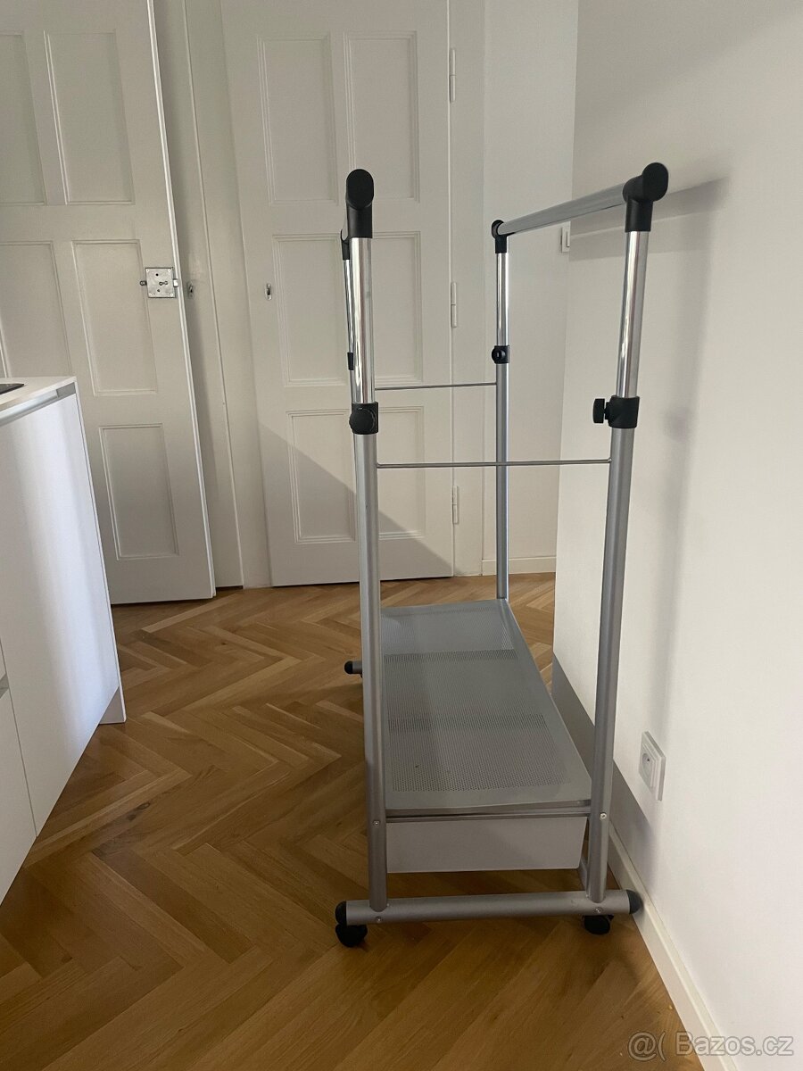 Stojan na oblečení