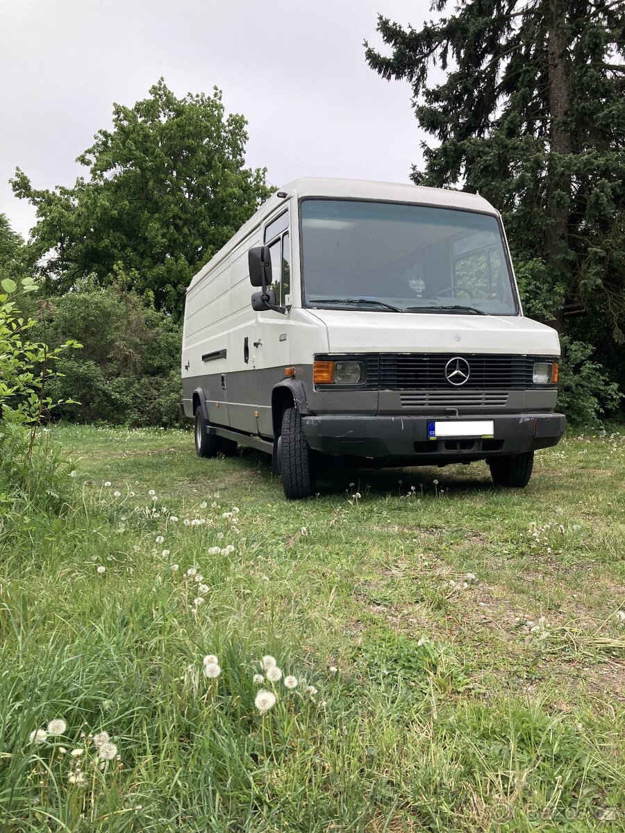 Mercedes-Benz T2 711d