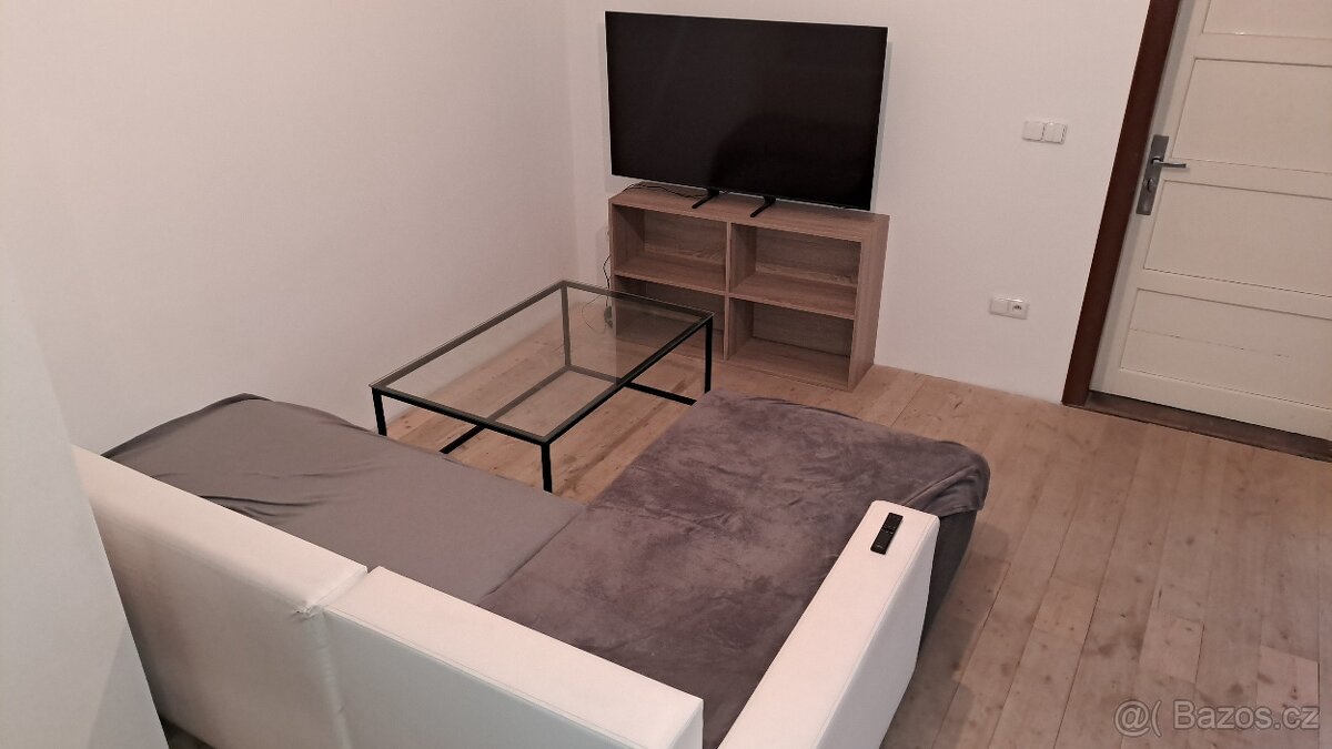 Konferenční stolek se sklem