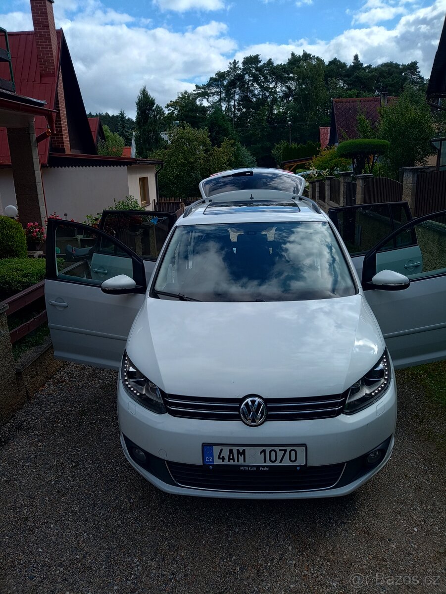 VW Touran TGI CNG r.v.2015 nové v CR, servisovano, 2.maj.