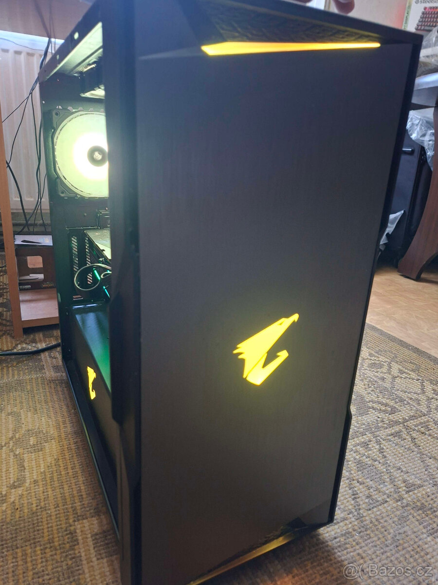 GIGABYTE AORUS C300 GLASS