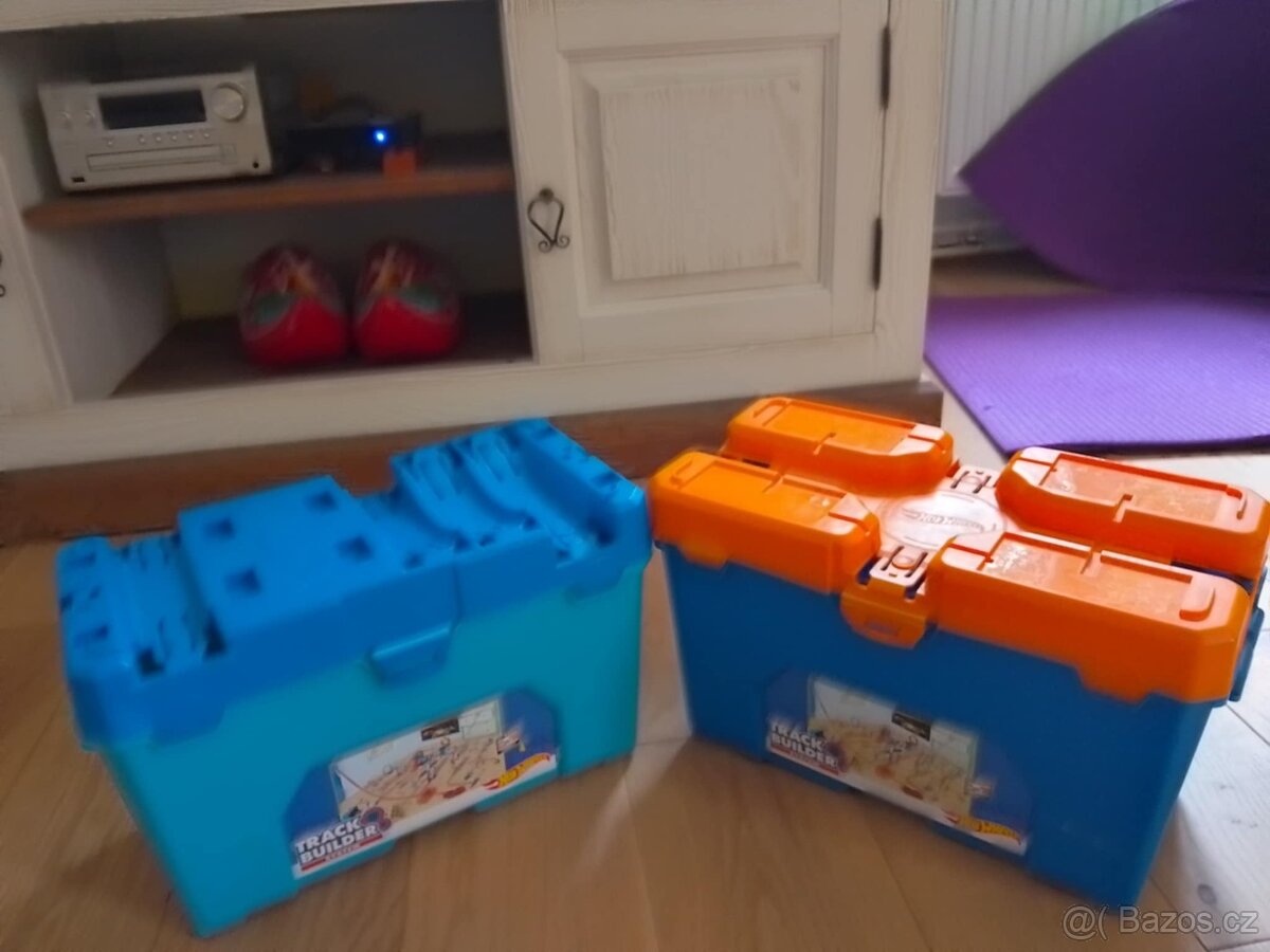 2 x Hotwheels dráha truck builder