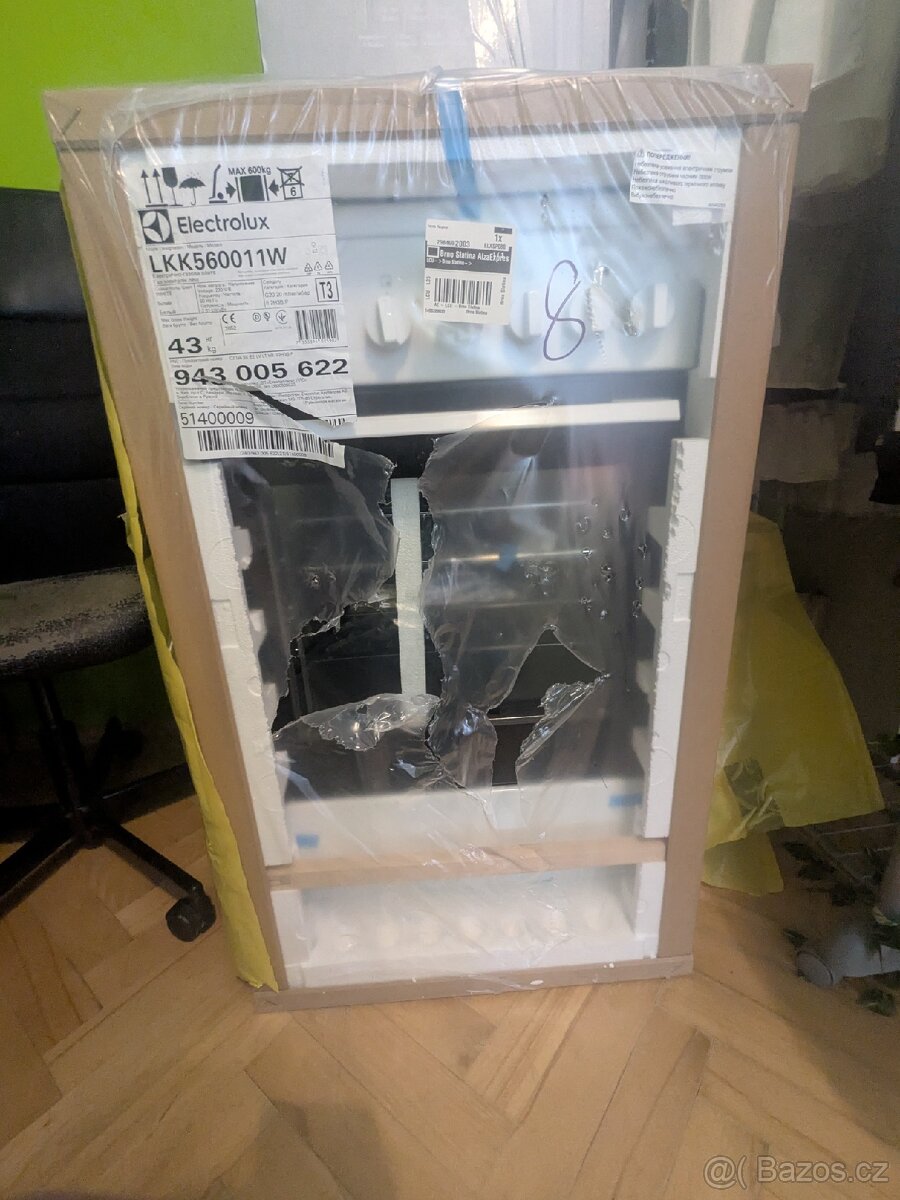 ÚPLNĚ NOVÝ sporák ELECTROLUX SteamBake LKK560011W