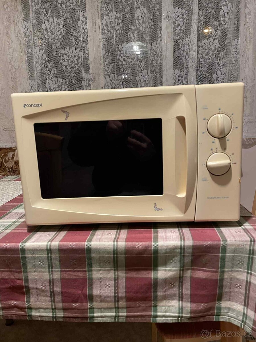 Mikrovlnná trouba Concept WP700L17-2